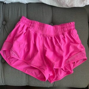 Lululemon sonic pink LR Hotty hot shorts 2.5”